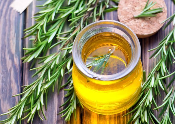Come fare l'olio di oliva aromatizzato